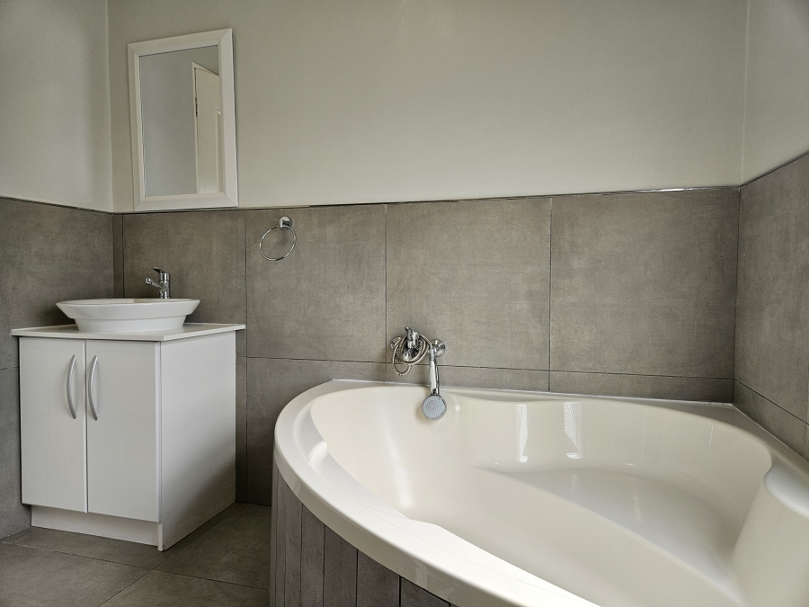 2 Bedroom Property for Sale in Wavecrest Eastern Cape